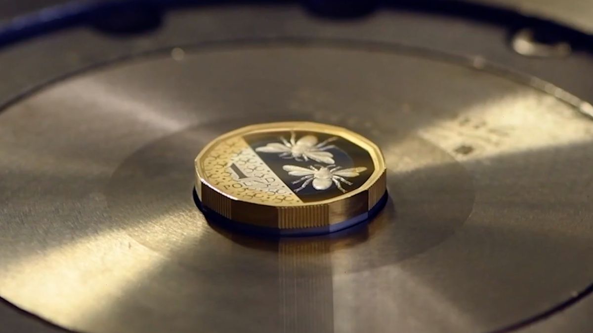 Video: Karel III. začal razit své mince. Prolomil zavedenou tradici
